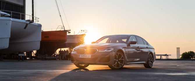 2021 BMW 545e xDrive mit Sonne