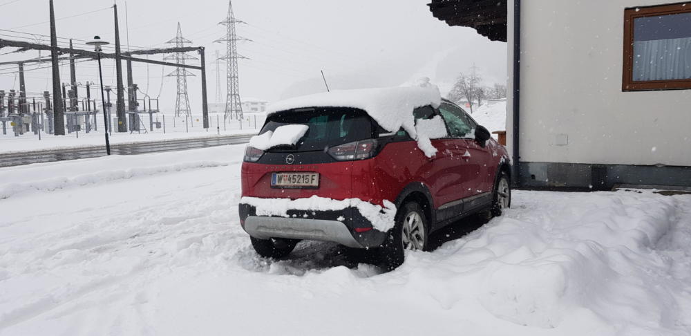 Opel Crossland Ultimate PT 130 im Schnee