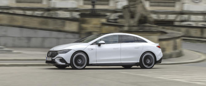 Mercedes-AMG EQE 43 4MATIC test review fahrbericht weiß white benz