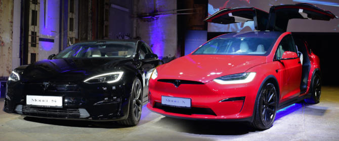 2023 Tesla Model S Plaid X Soild Black Schwarz Creme Interieur Sitzprobe Test Review