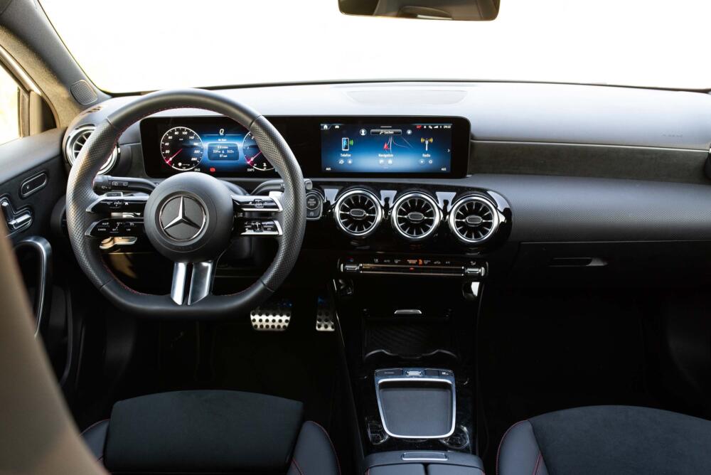 2023 Mercedes-Benz A 180 d Cockpit