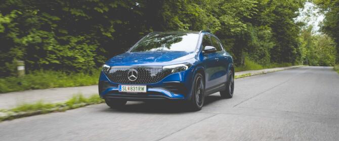 2024 Mercedes-Benz EQA 250+ fahrend von vorne