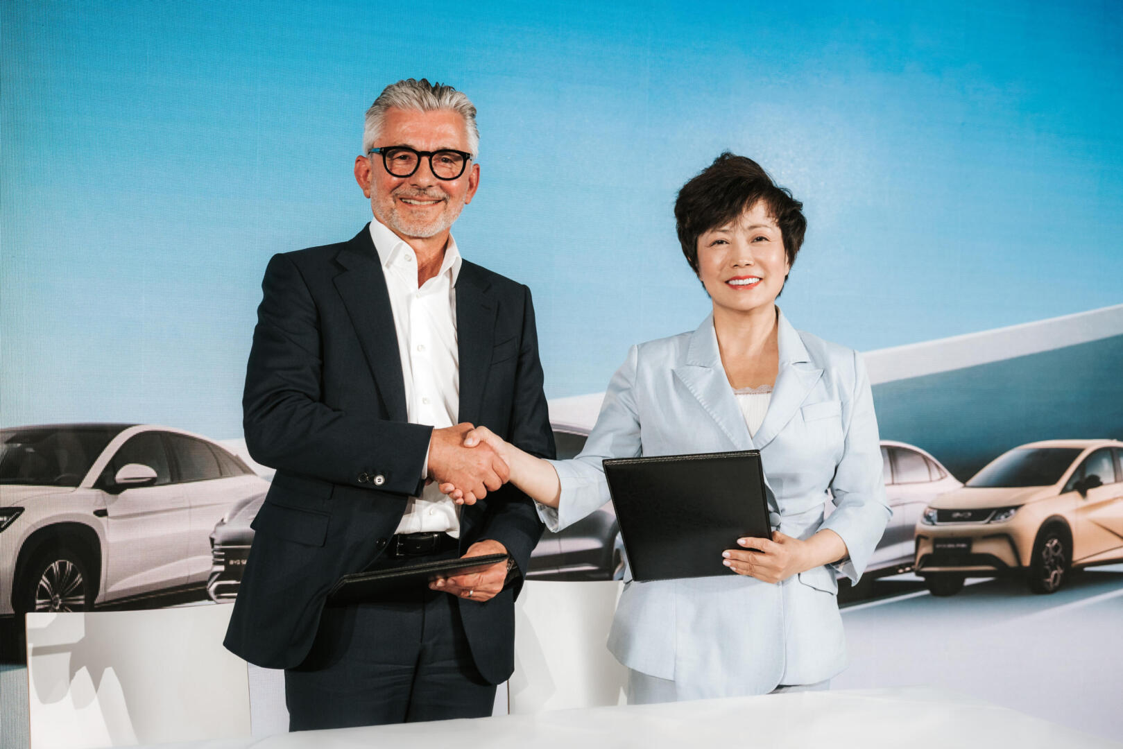 BYD voestalpine AG Ungarn Österreich Linz Szeged Stahlwerk Stahlblech Stahl Produktion