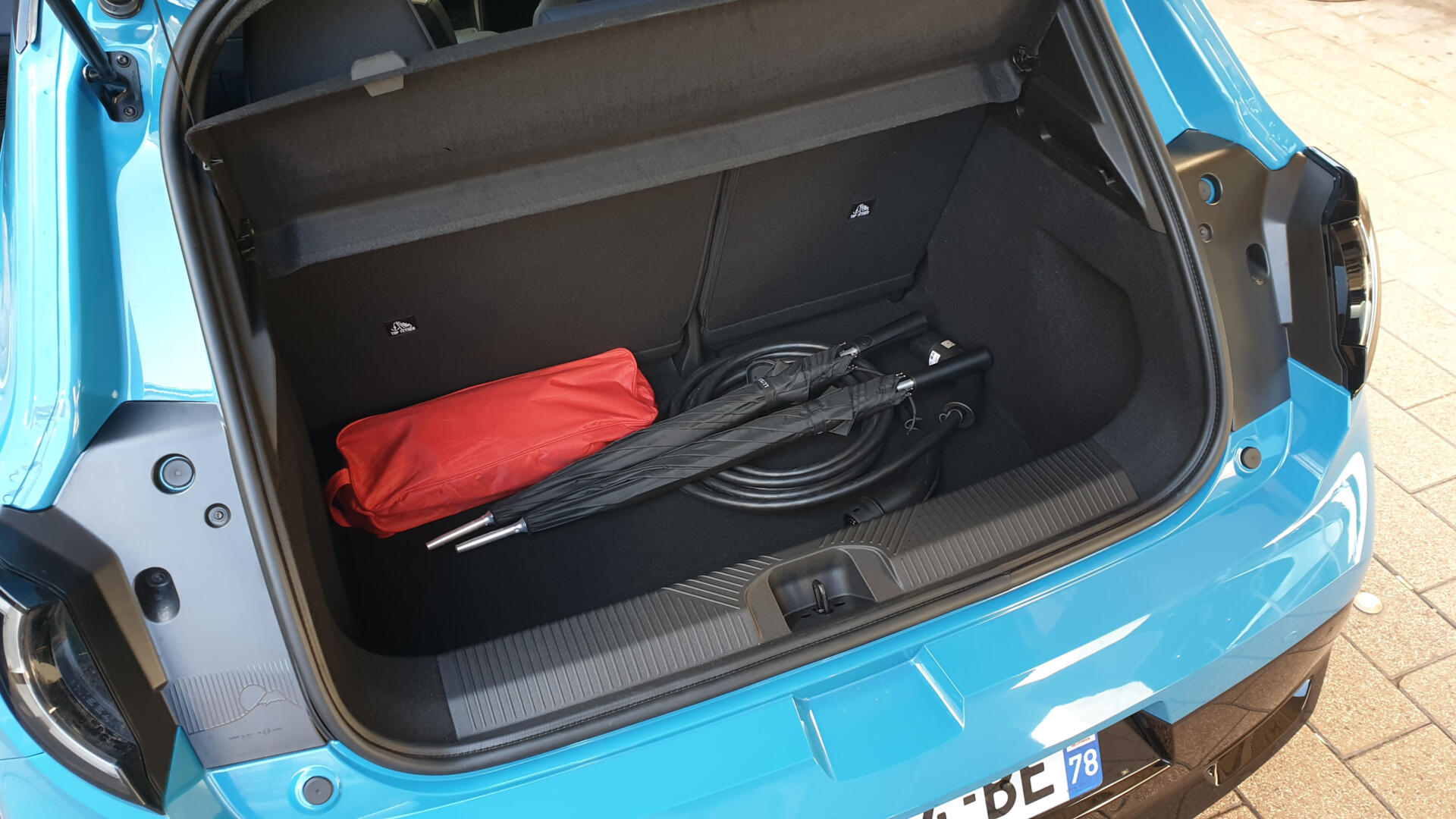 2026 Nissan Micra Evolve authentic blue blau mystery black schwarz test drive probleme