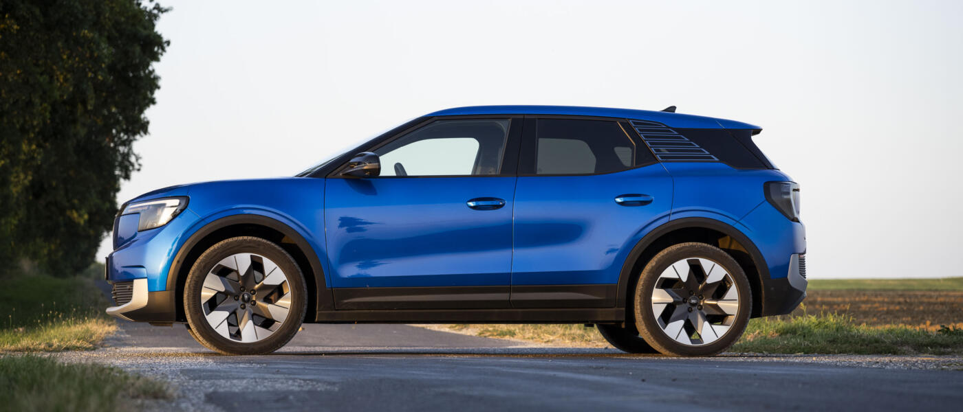 2025 Ford Explorer von der Seite