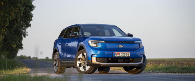 2025 Ford Explorer vom schräg vorne