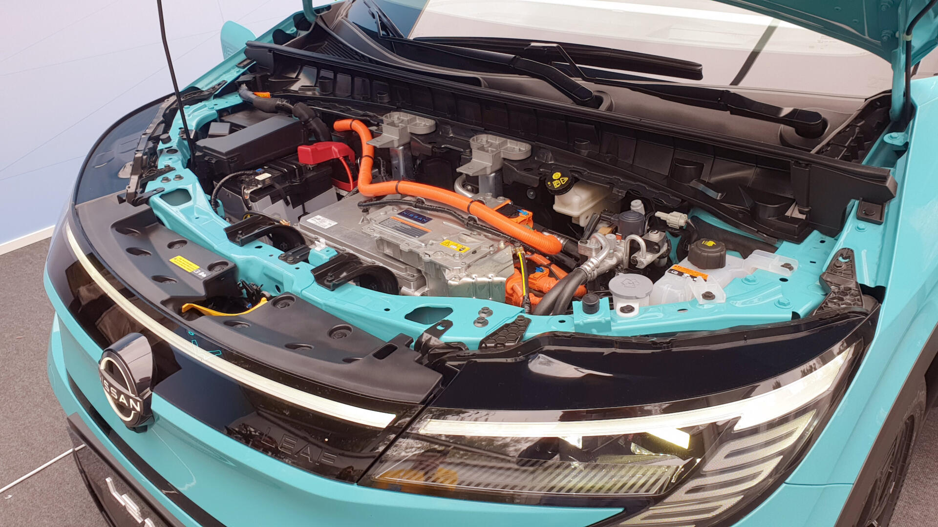 2026 Nissan LEAF first test drive review fahrbericht stärken schwächen luminous teal türkis