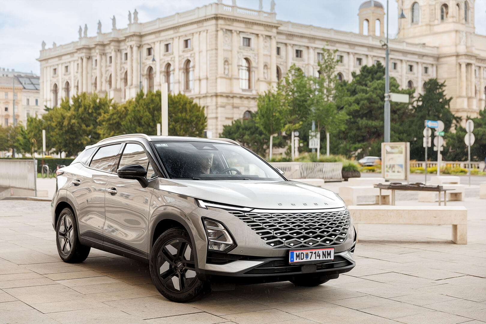 Omoda 5 premiere front led grill vorne