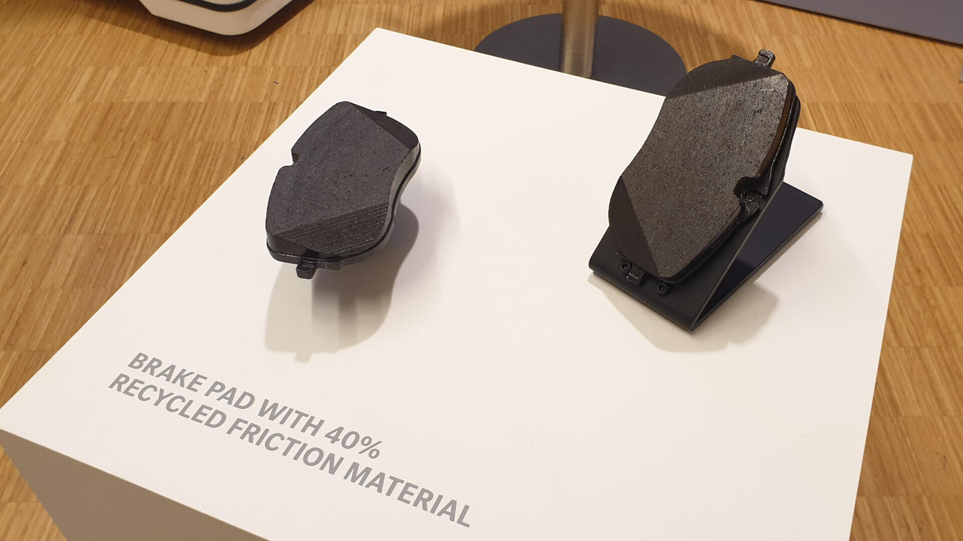 Tomorrow XX Mercedes-Benz Nachhaltigkeit Entwicklung Pilotprojekt Bremsen Leder Unterboden