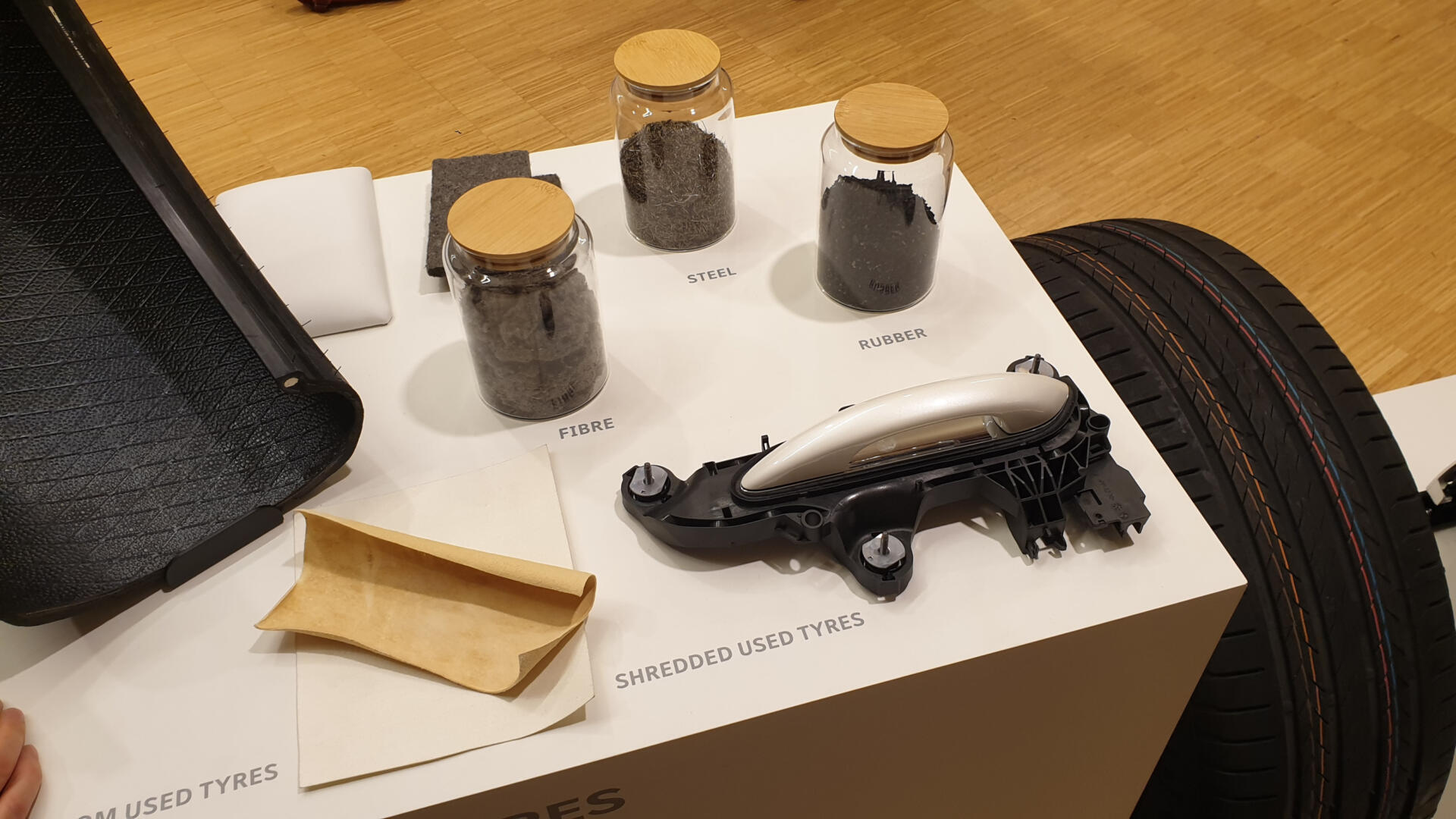 Tomorrow XX Mercedes-Benz Nachhaltigkeit Entwicklung Pilotprojekt Bremsen Leder Unterboden