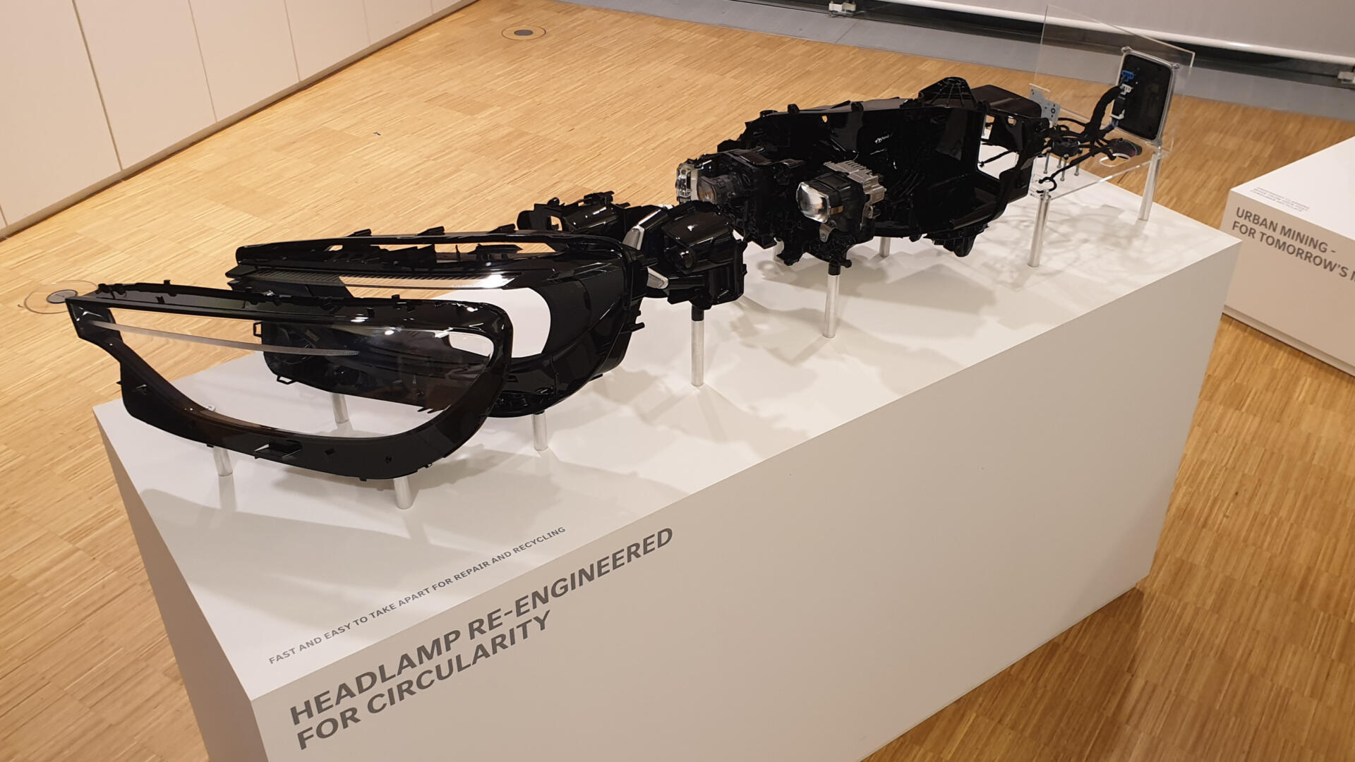 Tomorrow XX Mercedes-Benz Nachhaltigkeit Entwicklung Pilotprojekt Bremsen Leder Unterboden