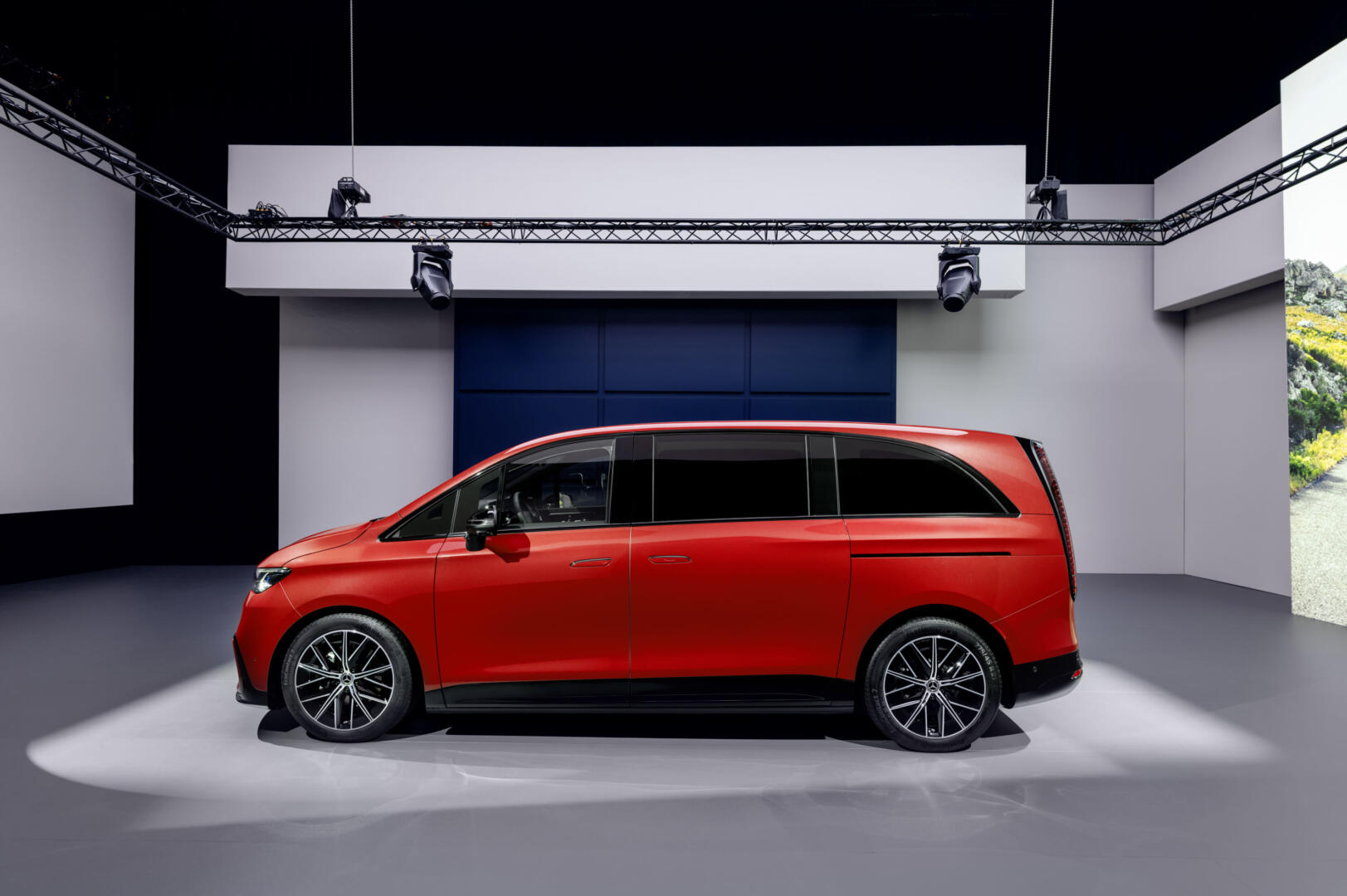 Mercedes-Benz VLE elektrischer Van 2026 2027 700 km Reichweite EQV luxus komfort 8k monitor