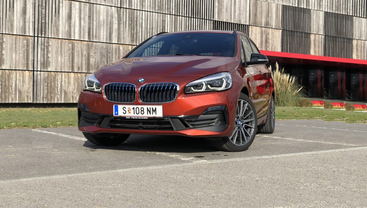2018 BMW 225xe iPerformance Active Tourer Test Review orange
