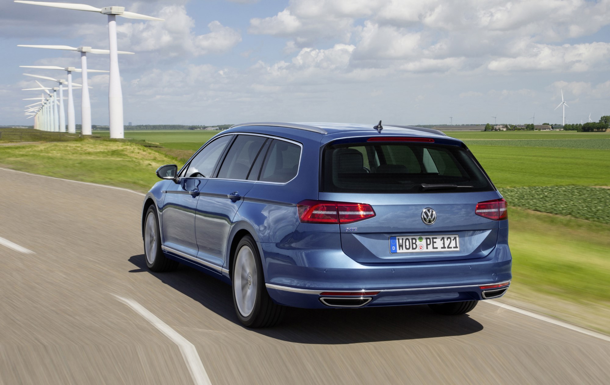 2015 vs 2019 VW Passat Variant Combi Kombi R-Line versus ...