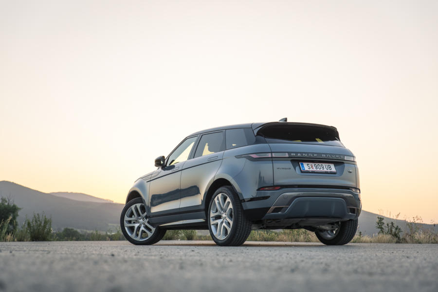 2019-range-rover-evoque-first-edition-d180-awd-test-review-nolita-grey