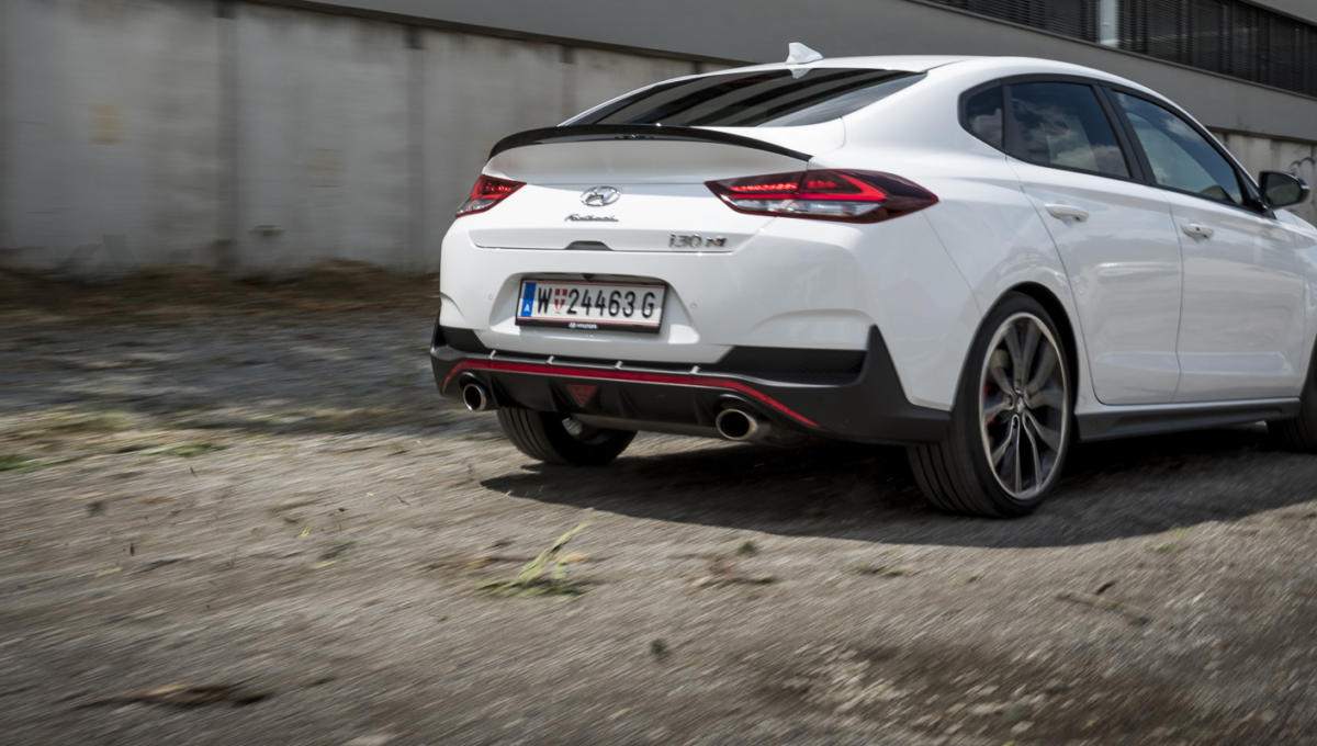 2019 Hyundai i30 Fastback N Performance Test Review white weiß